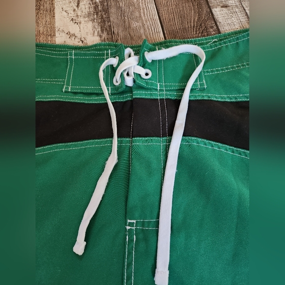 Saskatchewan Roughriders CFL Men's Green Shorts Size XL - Picture 6 of 13